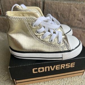 Converse NWT size 6 girls